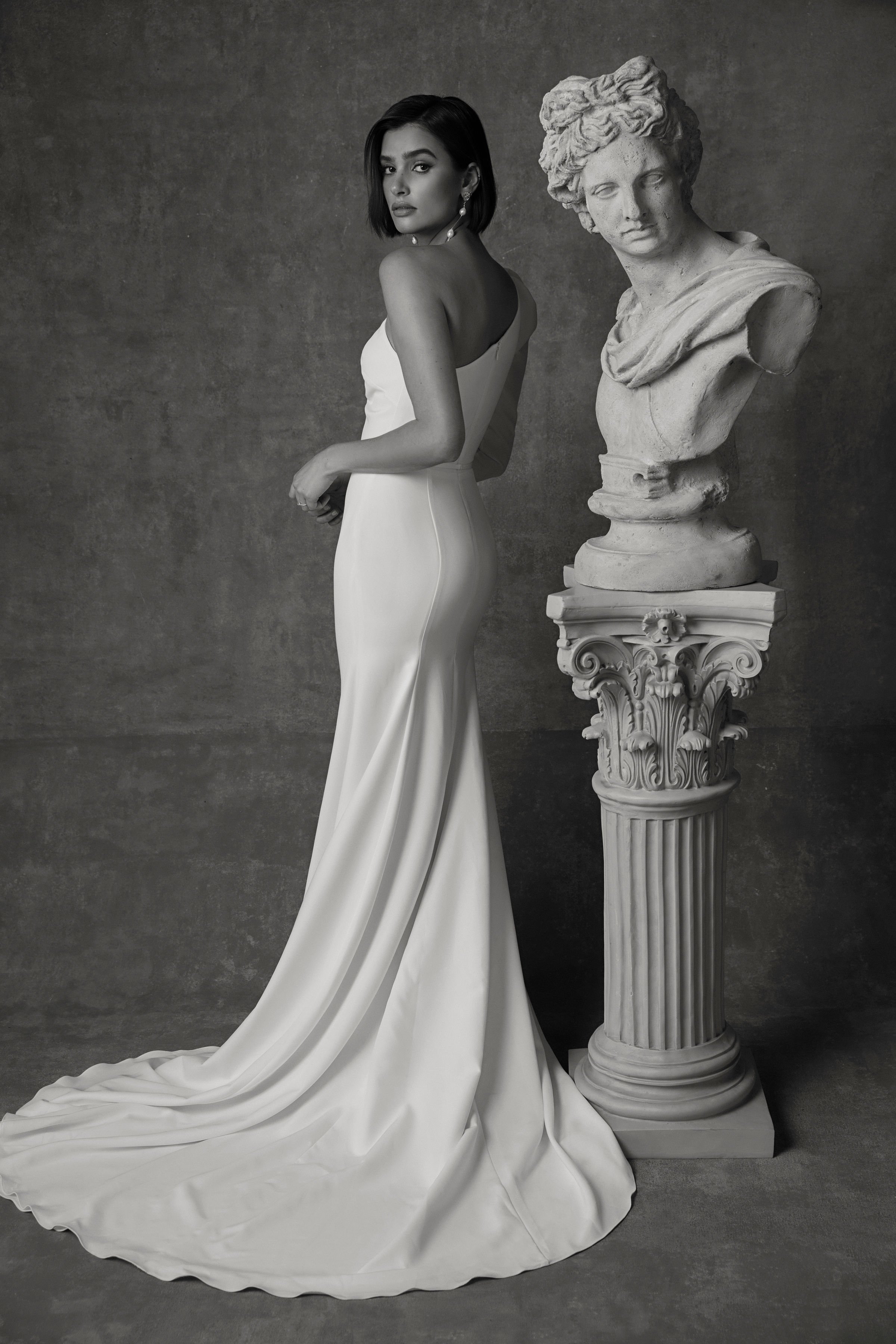 Sarah Seven 'Donatella' sample // bridal size 8 | The White Room | Minneapolis, MN Bridal Shop | Wedding Dresses & Gowns